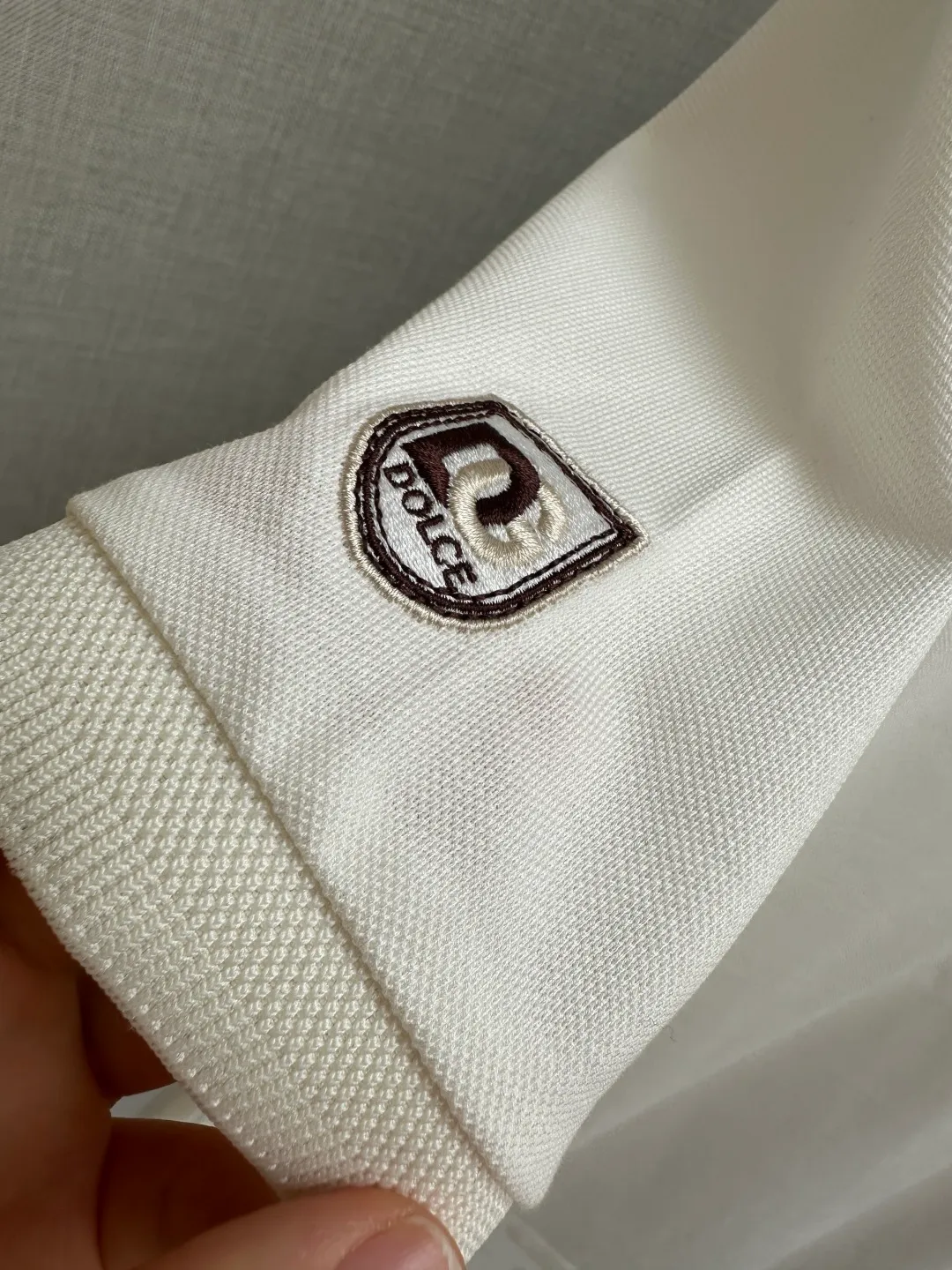 LP Spring and Summer New Arrival's first counter is the latest New Arrival lapel short-sleeved, refreshing and breathable. Premium customized design, avant-garde and fashionable! The brand logo is designed with heavy craftsmanship. It feels soft. It is comfortable to wear. It has exquisite counter-level stitching. It has fine workmanship. The upper body effect is incomparably handsome! A must-have item for a stylish man! Sizes:M-3XL